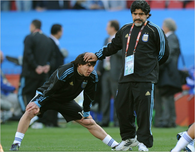 Messi ghen tị với Maradona