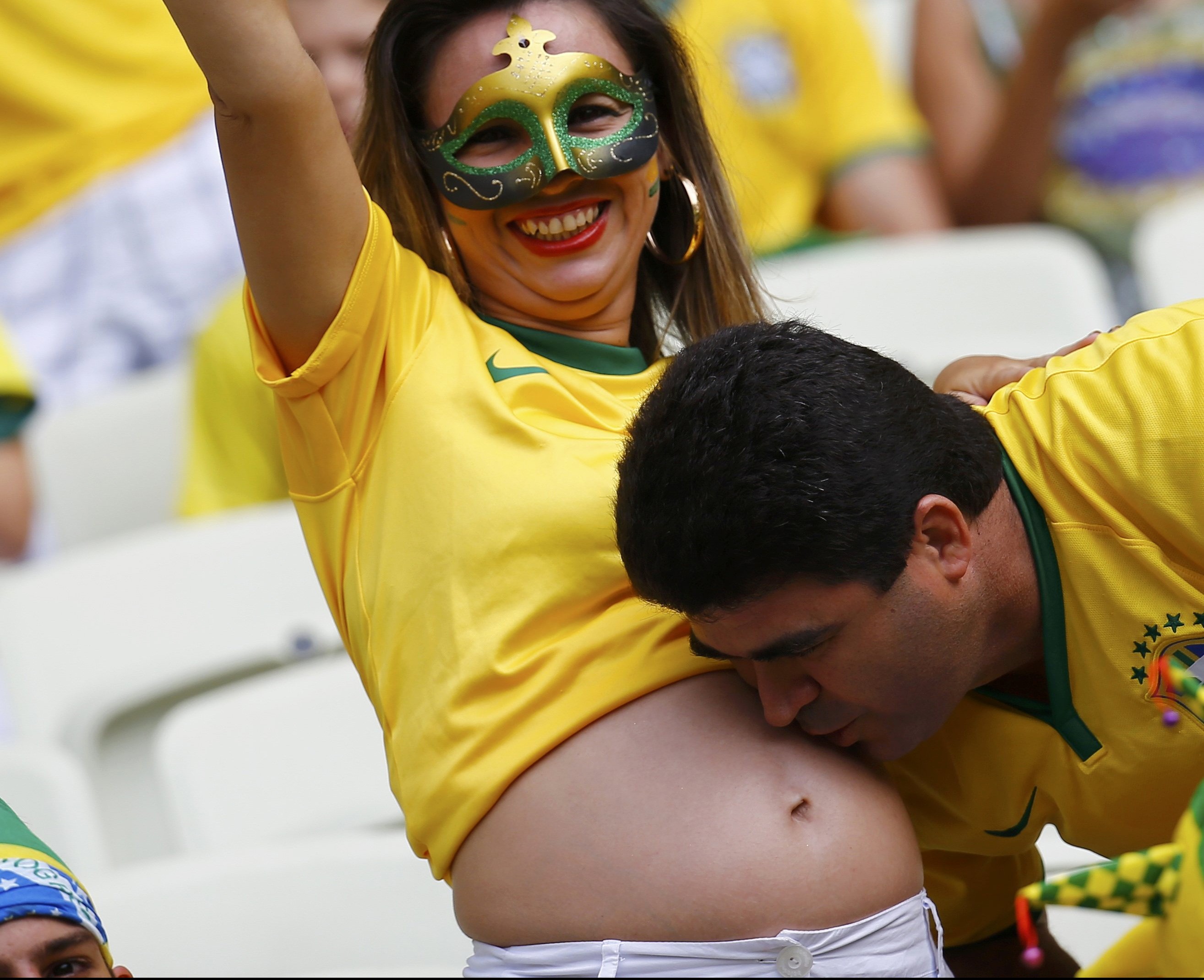 Fan bóng đá khoe độ cuồng ở World Cup 2014