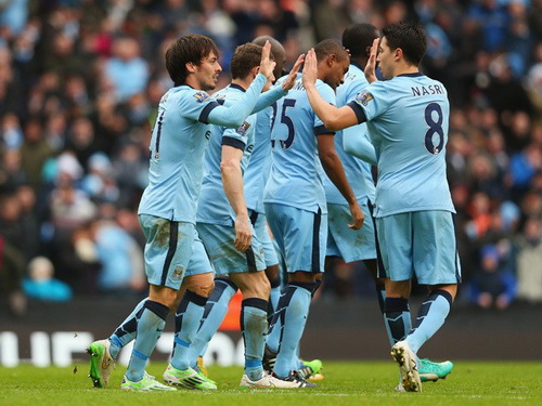 David Slva (trái) lập cú đúp, Man City thắng đậm 3-0 Crystal Palace