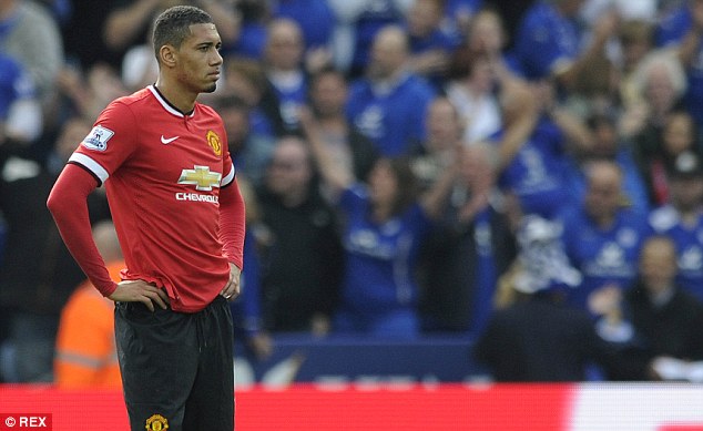 Smalling cũng bị chấn thương trong buổi tập hôm 25-9