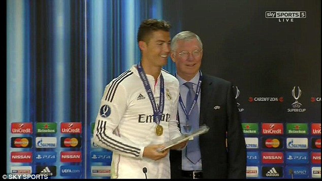Ronaldo ca ngợi thầy cũ Ferguson sau khi đoạt Siêu cúp