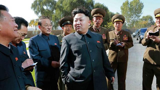 &Ocirc;ng Kim Jong-un trong bức ảnh được truyền th&ocirc;ng Triều Ti&ecirc;n c&ocirc;ng bố ng&agrave;y 17-10-2014. Ảnh: REUTERS