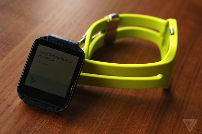 SmartWatch 3 c&oacute; k&iacute;ch thước tổng thể l&agrave; 36 x 10 x 51mm, nặng 105g c&oacute; thiết kế m&aacute;y v&agrave; d&acirc;y đeo thời trang rời nhau, gi&uacute;p dễ d&agrave;ng thay đổi.
