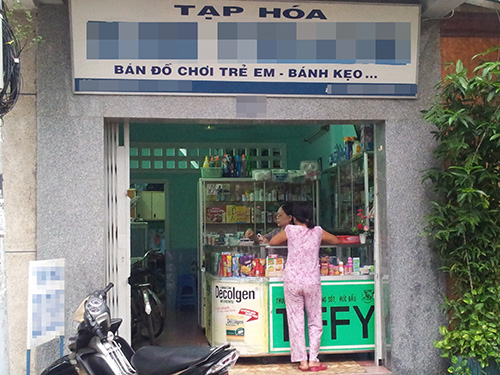 Khó có thể biết bao nhiêu tiệm tạp hóa bán thêm thuốc chữa bệnh như tiệm này