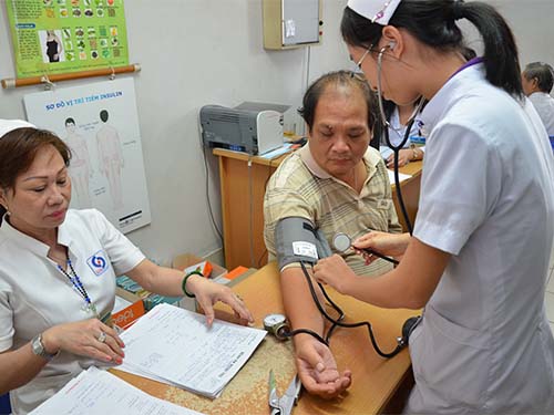 D&ugrave; gầy hay mập, cơ thể l&uacute;c n&agrave;o cũng cần tiếp tế chất b&eacute;o. Trong ảnh: Kh&aacute;m sức khỏe tại Bệnh viện  Nh&acirc;n d&acirc;n Gia ĐịnhẢnh: Tấn Thạnh