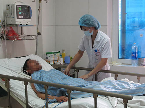 Bệnh nhân nhiễm liên cầu khuẩn sau khi ăn tiết canh điều trị tại Bệnh viện Bệnh nhiệt đới trung ương