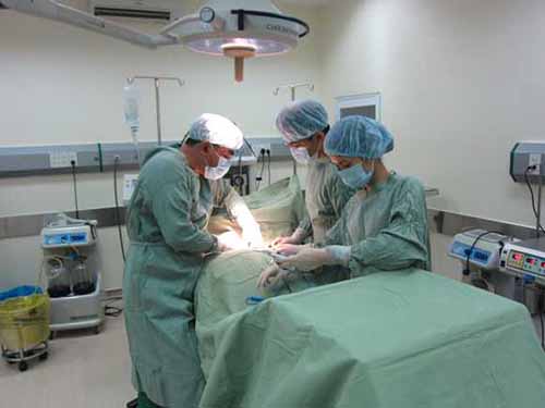 Cuộc mổ bướu cổ thường chỉ kéo dài khoảng 45-60 phútẢnh: Minh Anh