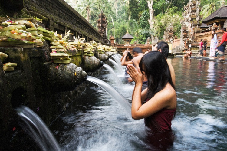 Tampak - ng&ocirc;i đền cổ của những d&ograve;ng nước thi&ecirc;ng