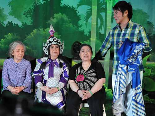 Linh Tâm trong chương trình Những bài ca cổ vang danh cùng với các NSƯT: Út Bạch Lan, Ngọc Hương, Diệu Hiền.
