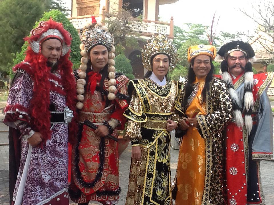 
	Ch&iacute; Bảo, Ho&agrave;i Nam, NSƯT Vũ Linh, T&ocirc; Ch&acirc;u, Thanh Sơn trong vở Tần Chi&ecirc;u Đế đại chiến Ngũ Hồ
