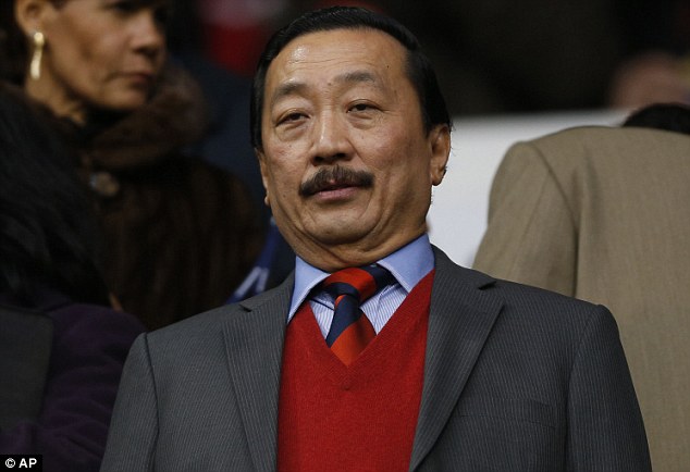 Chủ tịch CLB Cardiff City, &ocirc;ng Vicent Tan