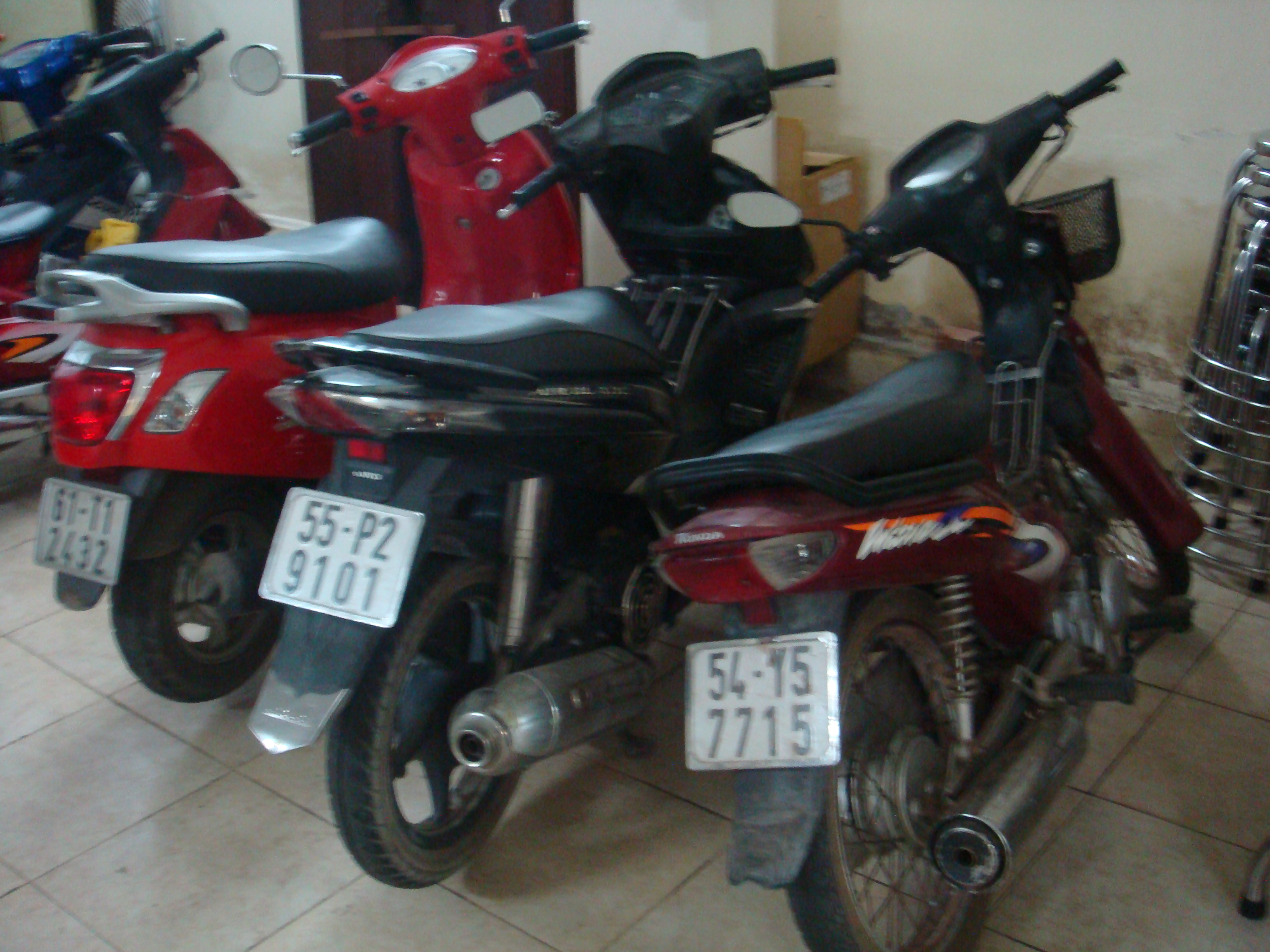 Xe m&aacute;y tang vật của những vụ do băng cướp T&egrave;o &ldquo;bade&rdquo; g&acirc;y ra, được c&ocirc;ng an thu hồi.