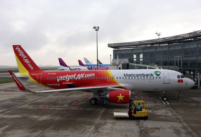 Chiếc m&aacute;y bay của Vietjet mang biểu tượng Vietcombank