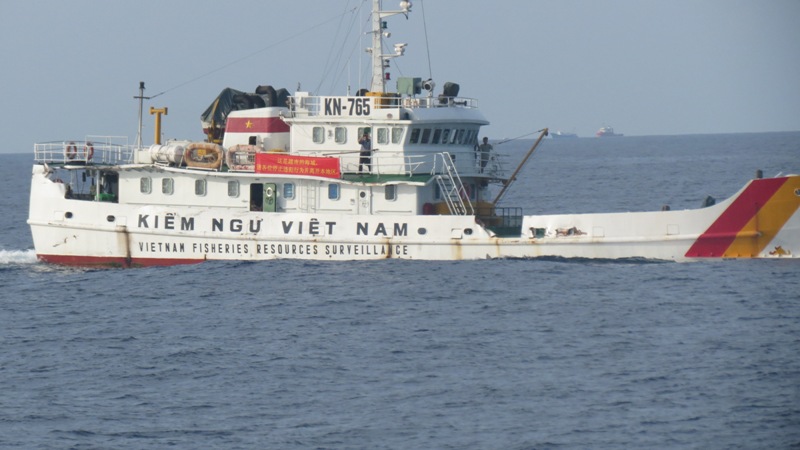 Khu vực giàn khoan trái phép tiếp tục căng thẳng