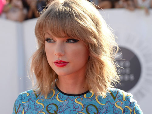 Taylor Swift lập kỷ lục bán đĩa