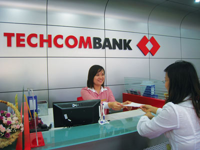 Techcombank cùng lúc được nhận hai giải thưởng