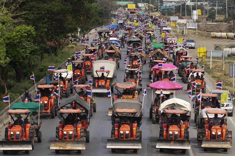 ...v&agrave; tr&ecirc;n đường tiến đến Bangkok ng&agrave;y 20-2. Ảnh: Reuters