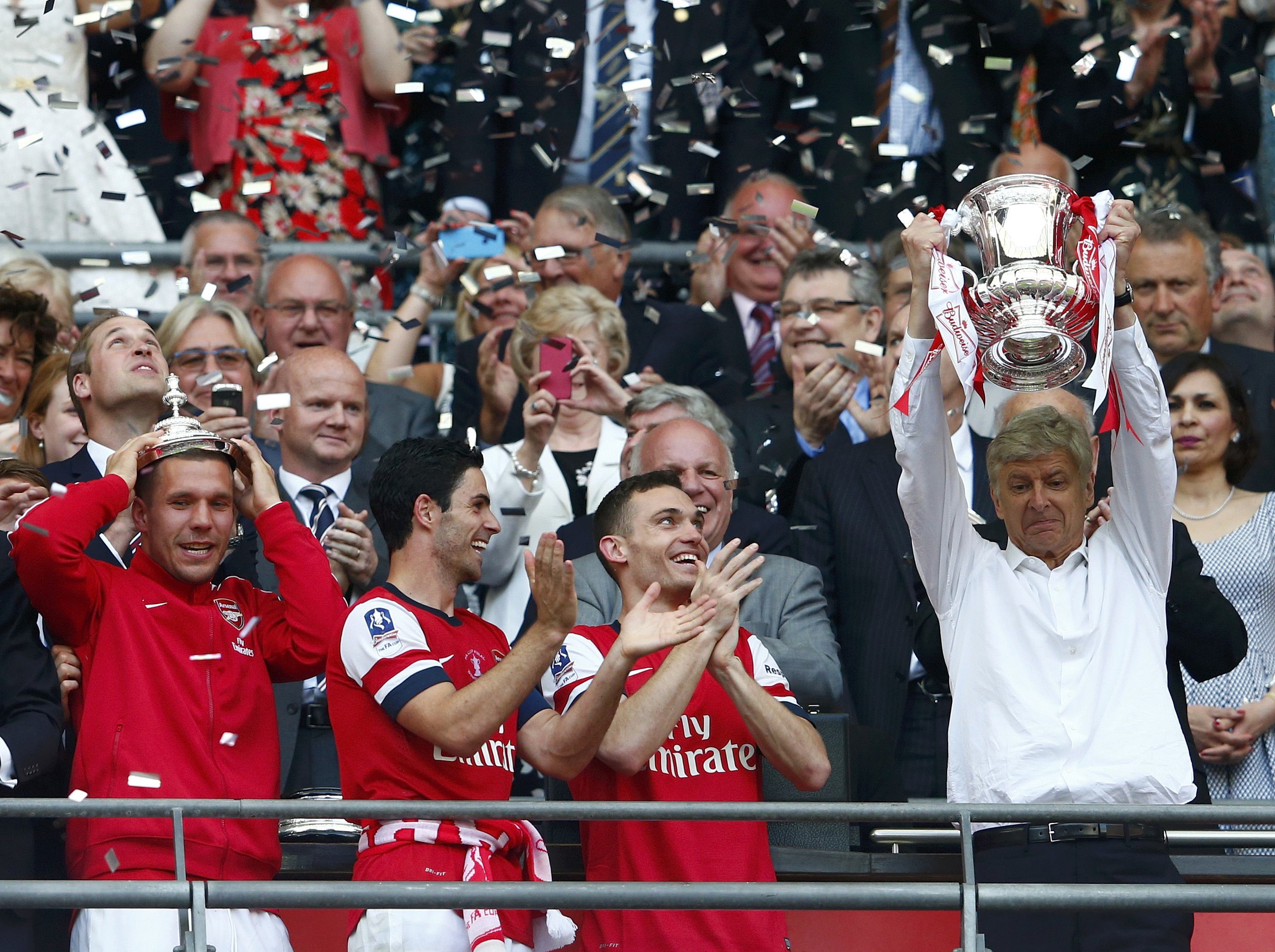 Đoạt cúp FA, HLV Wenger “thề” sẽ ở lại Arsenal