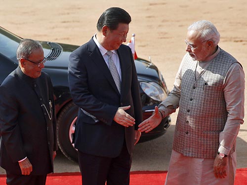 Thủ tướng Ấn Độ Narendra Modi (phải) tiếp Chủ tịch Trung Quốc Tập Cận Bình ở New Delhi ngày 18-9.Ảnh: REUTERS