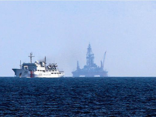 T&agrave;u v&agrave; gi&agrave;n khoan Hải Dương 981 của Trung Quốc hoạt động tr&aacute;i ph&eacute;p tại v&ugrave;ng biển của Việt NamẢnh: REUTERS