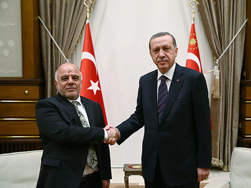 Thủ tướng Iraq Haidar al-Abadi (trái) và Thủ tướng Thổ Nhĩ Kỳ Recep Erdogan Ảnh: Reuters