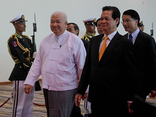 Thủ tướng Nguyễn Tấn Dũng tới thủ đô Nay Pyi Taw - Myanmar tham dự Hội nghị Cấp cao ASEANẢnh: Đức Tám