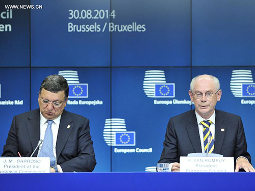 Chủ tịch Ủy ban châu Âu Jose Manual Barroso (trái) và Chủ tịch Hội đồng châu Âu Herman Van Rompuy tại cuộc họp báo hôm 31-8Ảnh: Tân Hoa Xã
