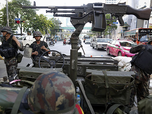 Binh sĩ Th&aacute;i Lan được triển khai ở thủ đ&ocirc; Bangkok h&ocirc;m 20-5 Ảnh: REUTERS