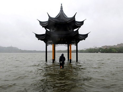 Biến đổi kh&iacute; hậu khiến lũ lụt th&ecirc;m nghi&ecirc;m trọng
Ảnh: Reuters