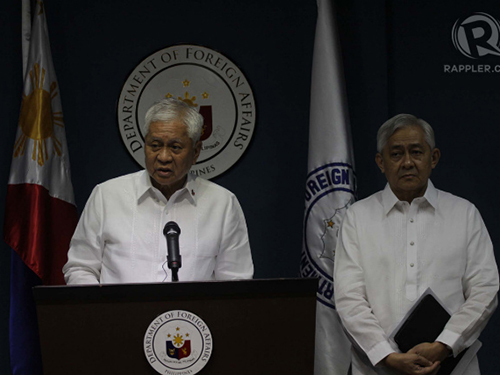 Ngoại trưởng Philippines Albert del Rosario (tr&aacute;i)
Ảnh: Rappler
