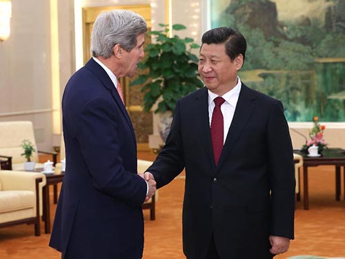 Chủ tịch Trung Quốc Tập Cận B&igrave;nh (phải) đ&oacute;n tiếp Ngoại trưởng Mỹ John Kerry 
ng&agrave;y 14-2 ở Bắc Kinh
Ảnh: THX