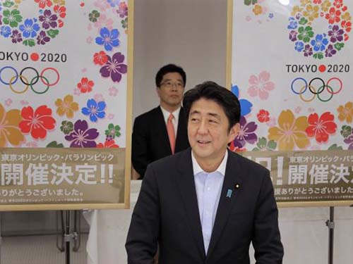 Thủ tướng Nhật Bản Shinzo Abe đang theo đuổi việc sửa đổi hiến pháp hòa bình
Ảnh: REUTERS