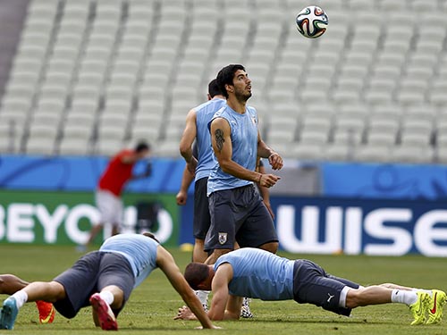 ANH - URUGUAY: Lo Rooney hơn sợ Suarez