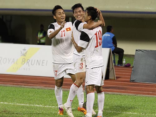 Người thân háo hức xem tuyển U19