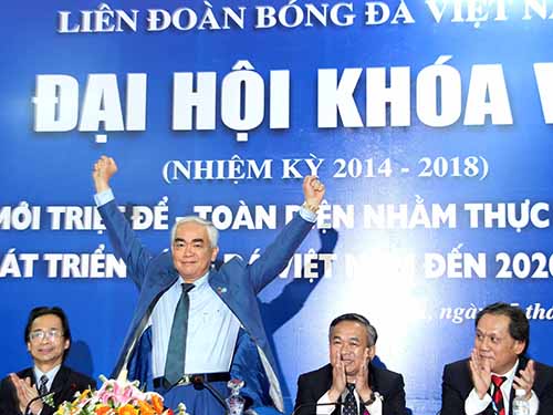Tân Chủ tịch VFF Lê Hùng Dũng ra mắt sau cuộc kiểm phiếu chiều 25-3Ảnh: Hải Anh