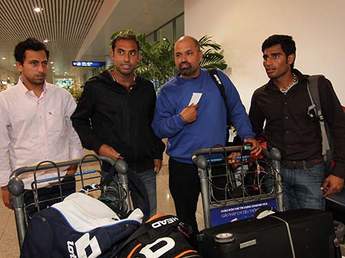 Đội tuyển Pakistan ở s&acirc;n bay T&acirc;n Sơn Nhất s&aacute;ng 8-2Ảnh: Ngọc Linh