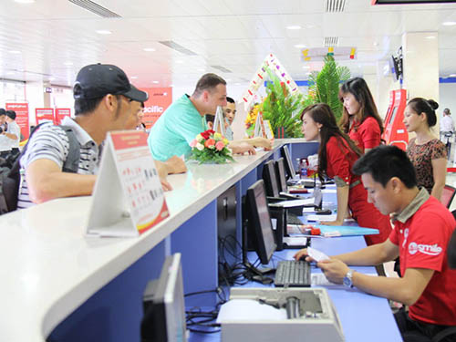 Xem xét giảm trần giá vé máy bay