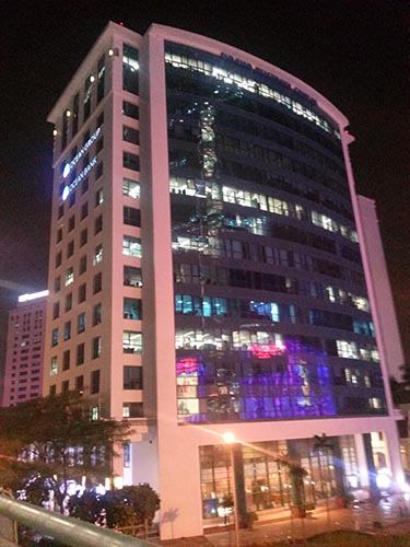 Ngày 24-10, Cơ quan CSĐT Bộ Công an đã bắt giam ông Hà Văn Thắm - nguyên Chủ tịch HĐQT Ngân hàng TMCP Đại Dương (OceanBank) và khám xét trụ sở của OceanBank tại tòa nhà Daeha (quận Ba Đình, Hà Nội)Ảnh: Nguyễn Quyết