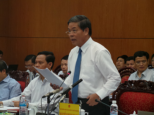Bộ trưởng Nguyễn Minh Quang trả lời ch&acirc;́t v&acirc;́n