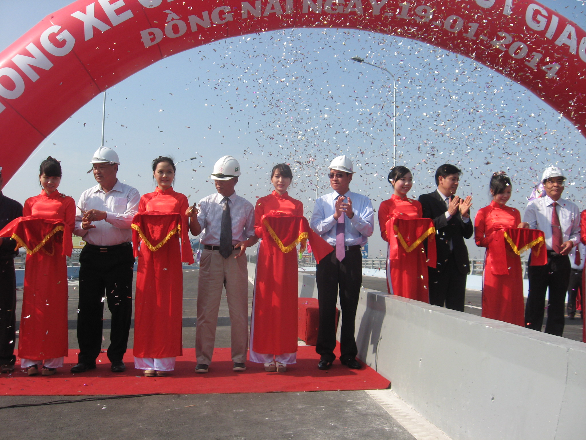 Thông xe cầu vượt thép Ngã tư Vũng Tàu