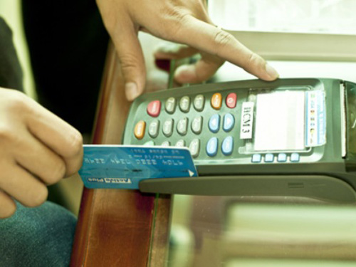 Nhà băng hết cửa bắt chẹt khách hàng