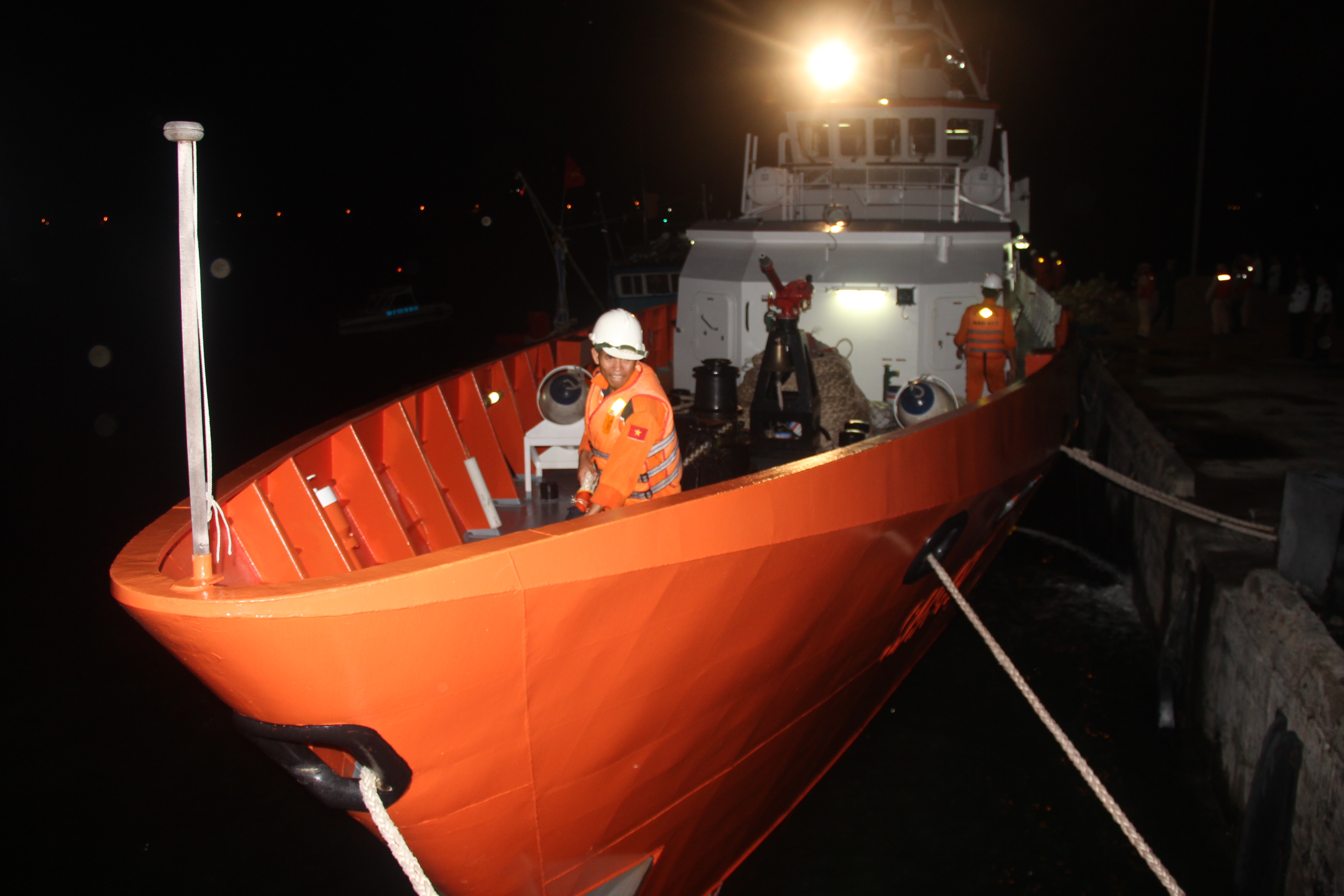 t&agrave;u cứu nạn SAR-412