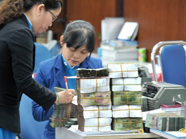 Tiền ngân hàng đang chạy đi đâu?