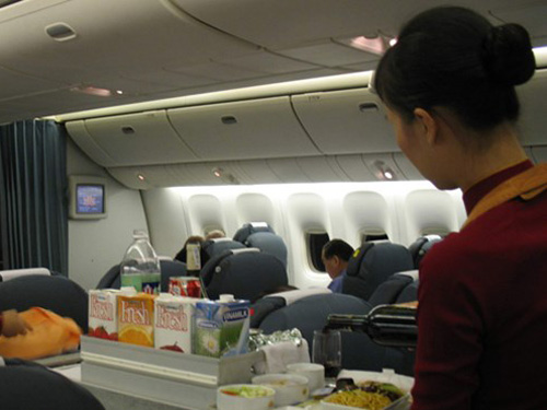 Hàng xách tay Nhật đội giá, Vietnam Airlines tăng giám sát