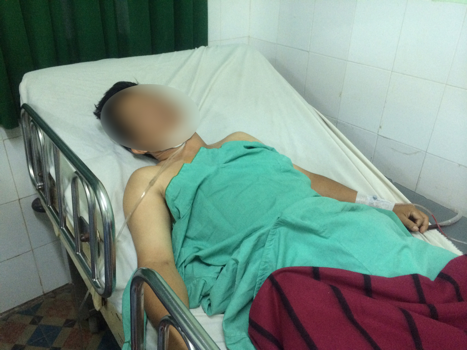 Vá tim cứu xe ôm bị đâm tại nhà
