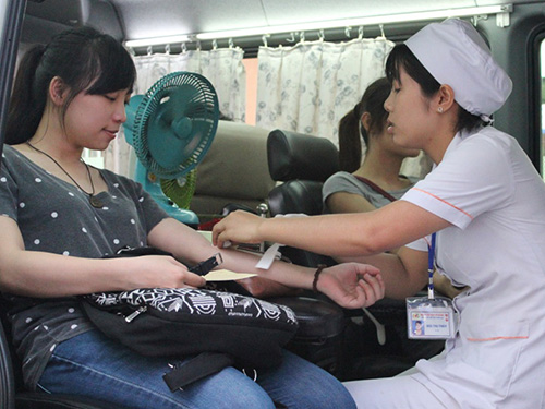 Hơn 300 CNVC-LĐ hiến máu tình nguyện