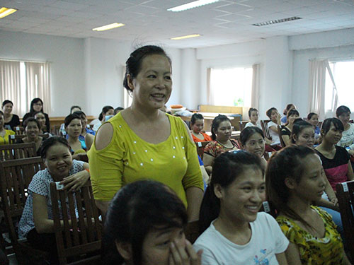 Tuyên truyền về nuôi dạy con cho công nhân