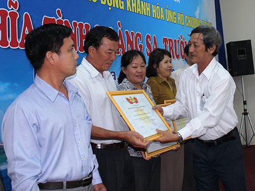 Hơn 3 tỉ đồng vì Hoàng Sa - Trường Sa