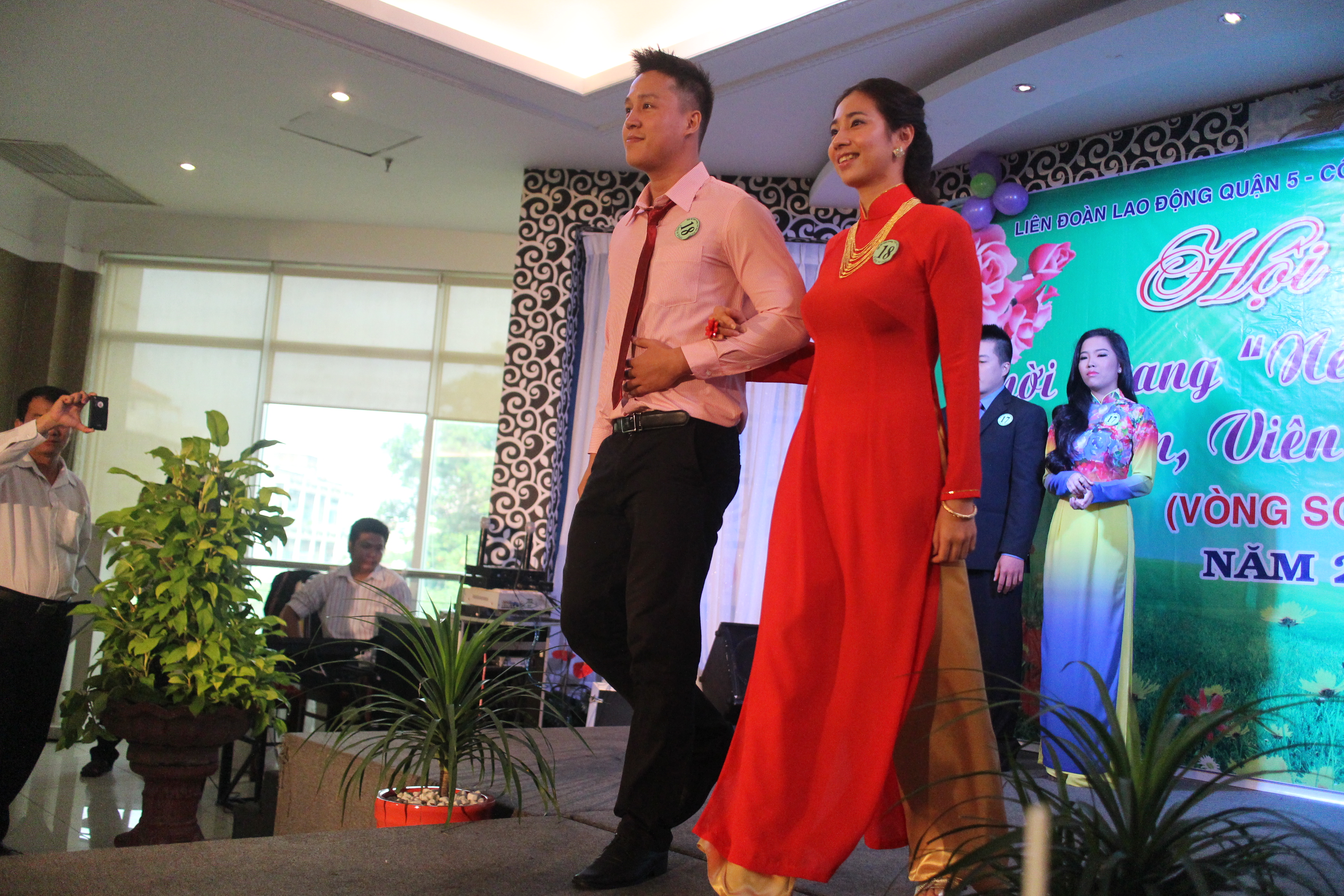 88 CNVC-LĐ thi thời trang công sở