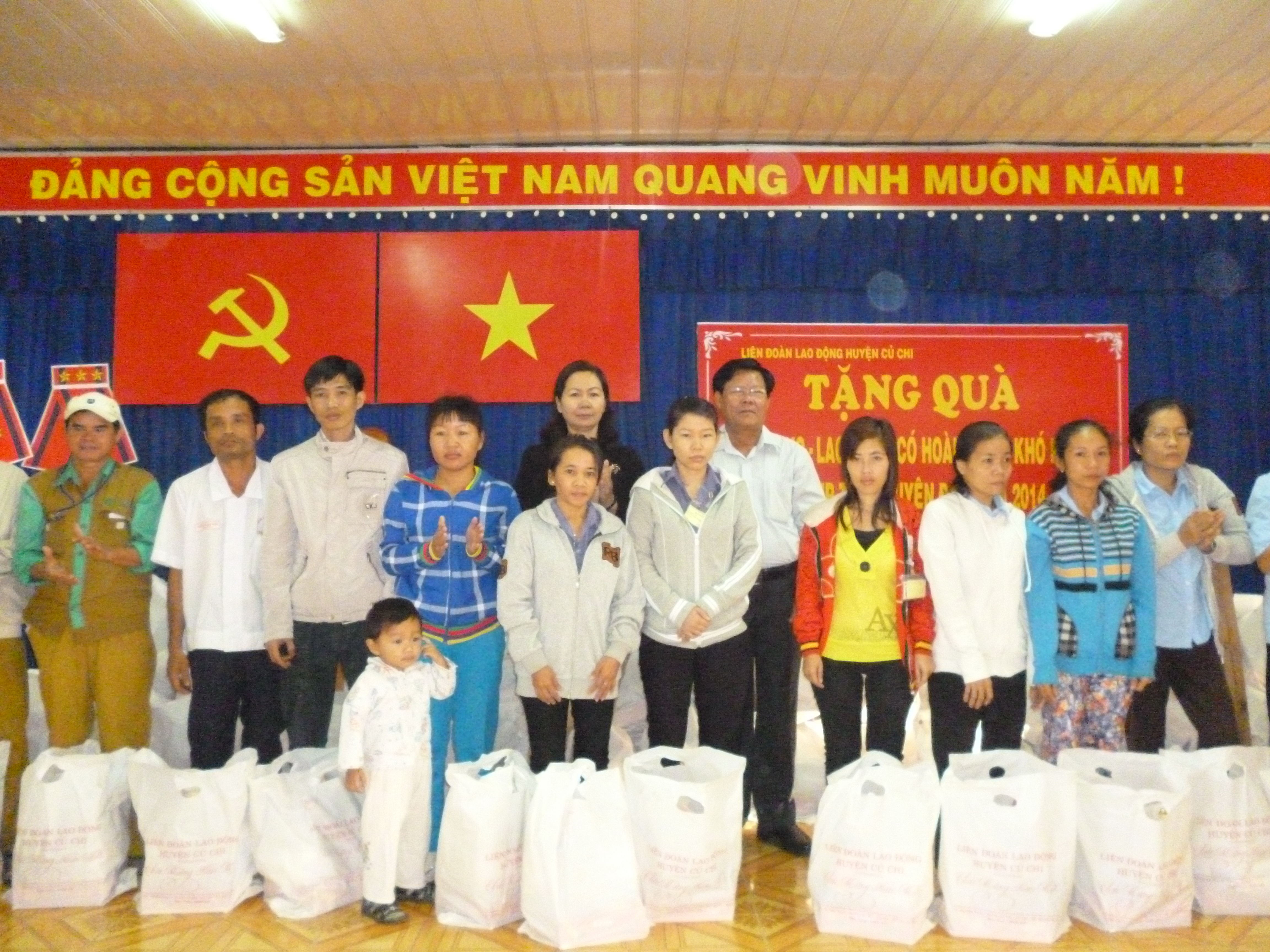 Hơn 162 tỉ đồng chăm lo cho CN khó khăn